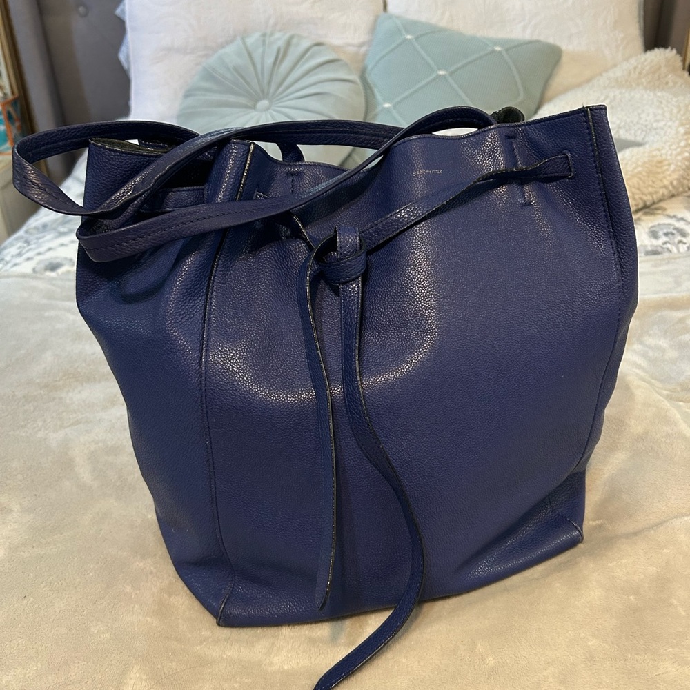 Soft grained calfskin medium belt Cabas Phantom Indigo